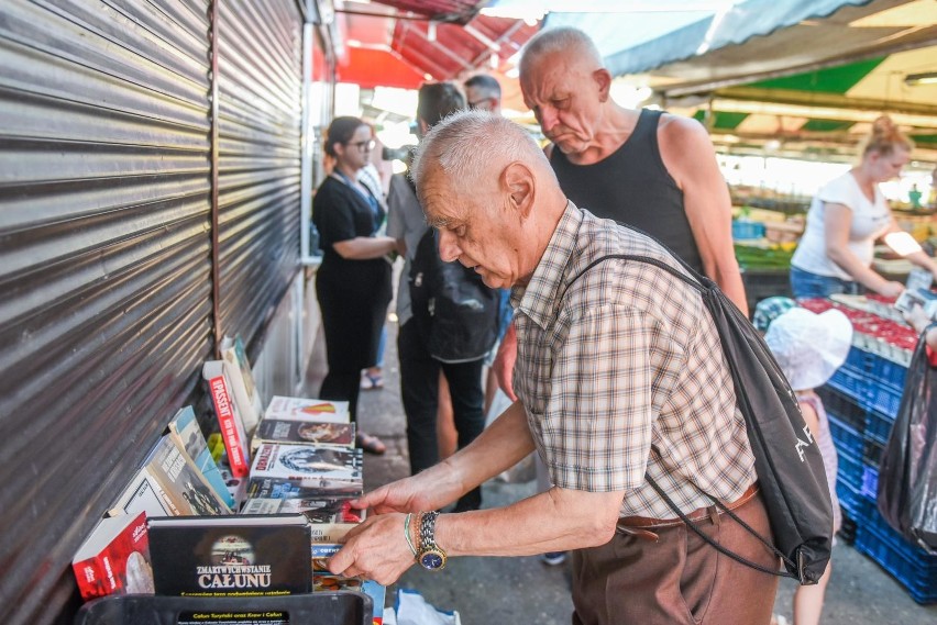 O 81-letnim sprzedawcy książek z rynku Jeżyckiego stało się...