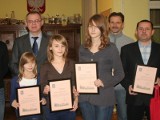Młode tenisistki stołowe z Chełmna dostały nagrody od burmistrza