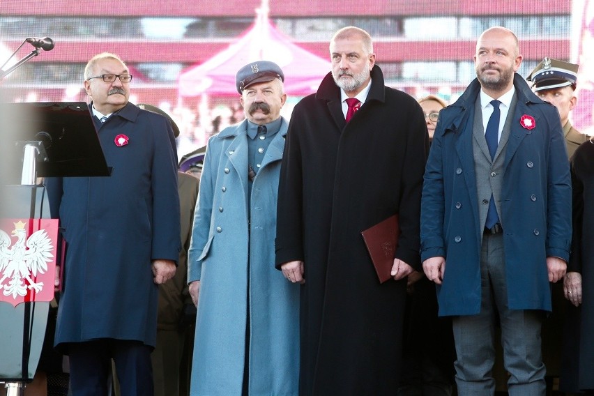 Radosna Parada Niepodległości przeszła przez Wrocław [ZDJĘCIA]