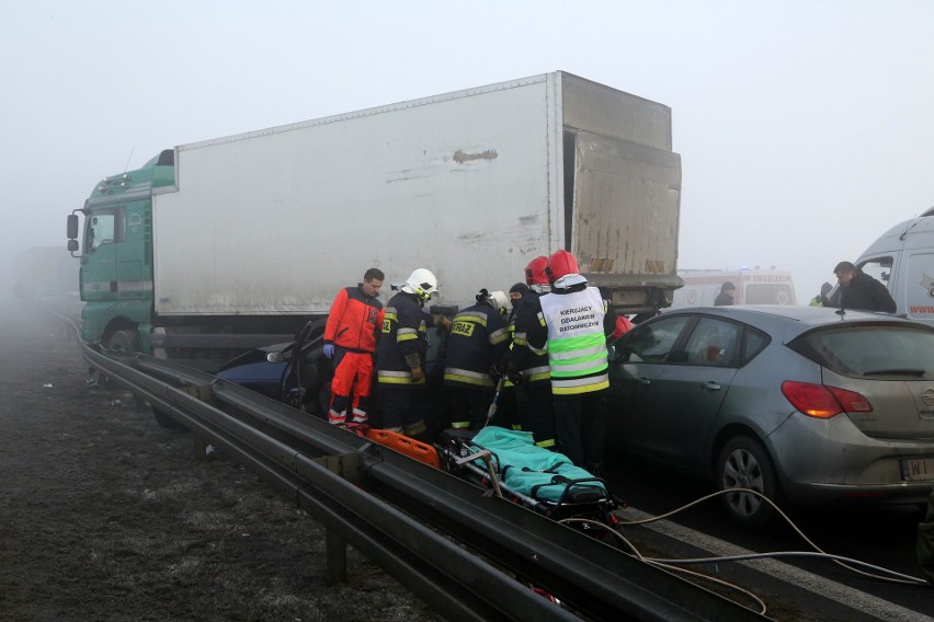 Karambol na A1 koło Piotrkowa Trybunalskiego. Zderzenie...