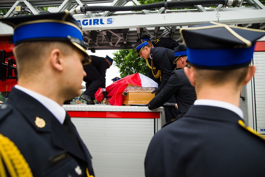 Uroczysty pogrzeb według ceremoniału pożarniczego