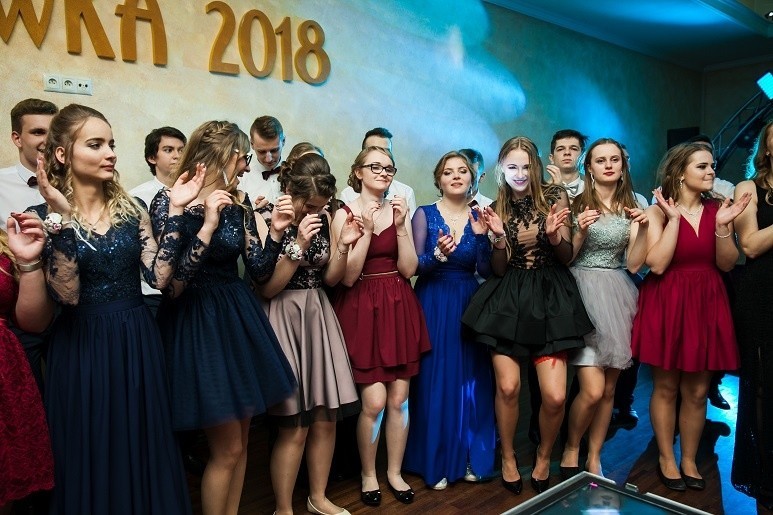 Studniówka 2018. Klasa 3A i 3J z II Liceum Ogólnokształcącego w Nowym Sączu