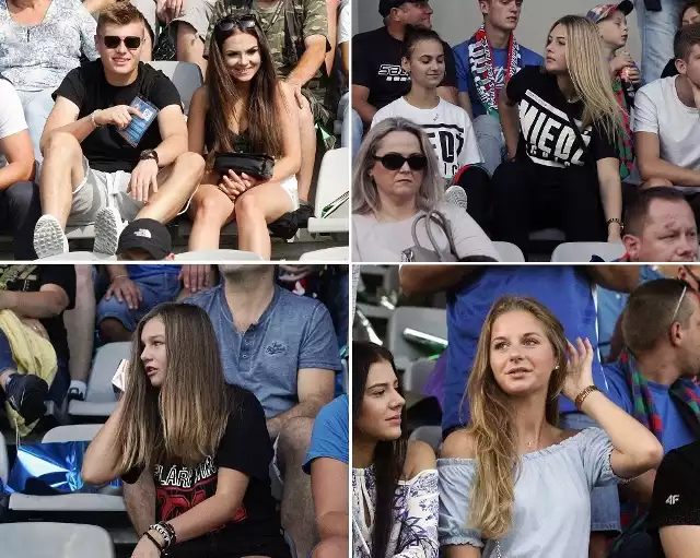 Niedzielne derby Miedź - Zagłębie Lubin przyciągnęły na stadion nie tylko panów, ale też urocze fanki piłki nożnej. Okazuje się, że futbol wcale nie jest domeną panów [DO KOLEJNYCH ZDJĘĆ MOŻNA PRZEJŚĆ ZA POMOCĄ STRZAŁEK]