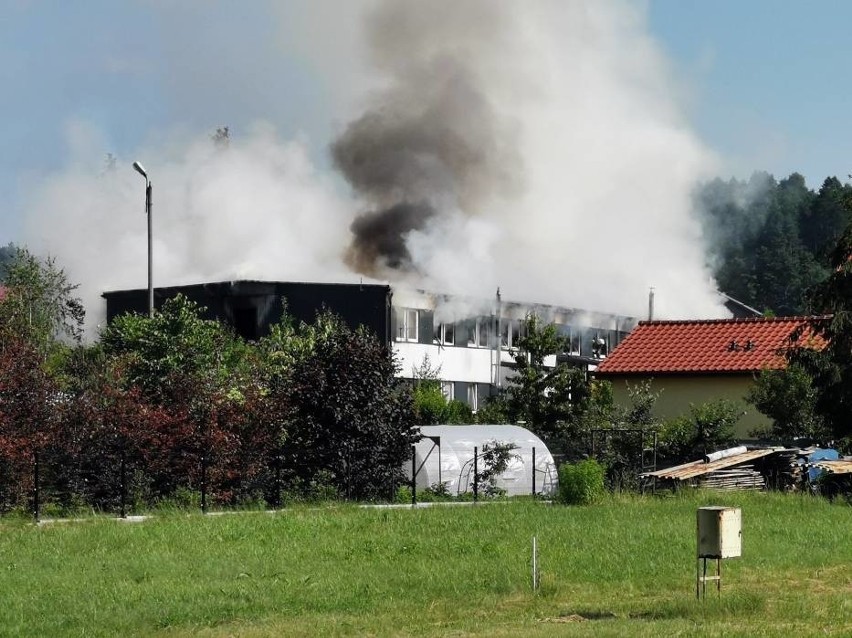Pożar w Pogorzycach w gminie Chrzanów. Spalił się hotel robotniczy