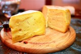 Główny Inspektorat Sanitarny wycofał ze sprzedaży jedną partię sera żółtego w plasterkach produkowanego przez Spółdzielnię Mleczarską Ryki