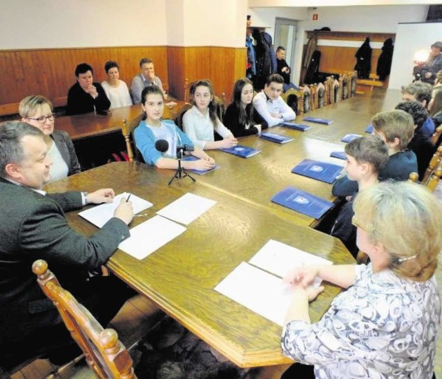 Młodzieżowa Rada spotkała się z władzami gminy Wiśniowa