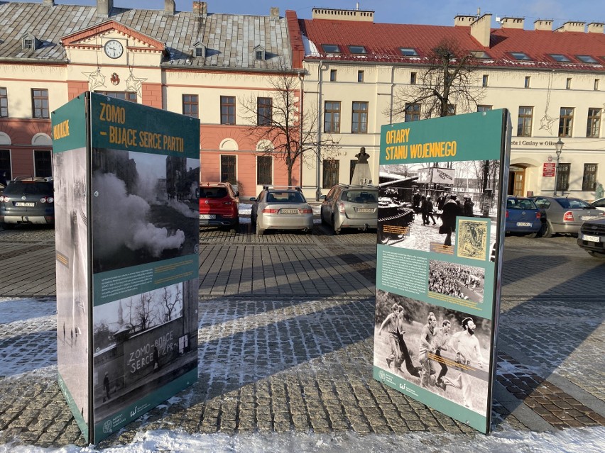 Wystawa o stanie wojennym na rynku w Olkuszu