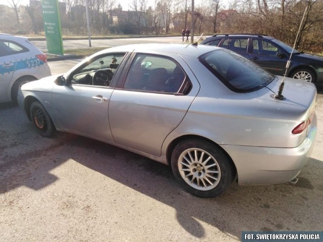 Policjant w drodze do pracy zauwazył zaparkowane auto i skojarzył je ze sprawą kradzieży paliwa