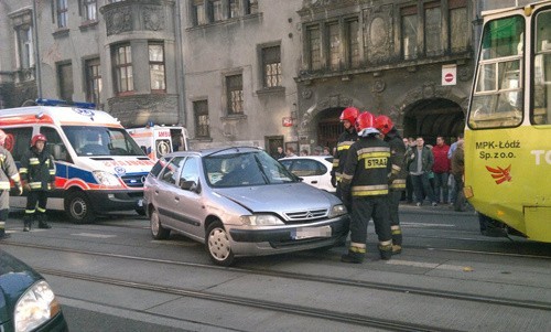Wypadek na ul. Piotrkowskej. Jedna osoba ranna (wideo, zdjęcia)
