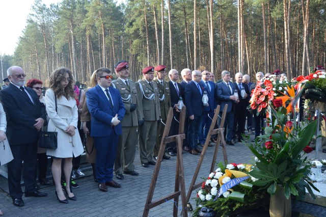 Obchody rocznicy katastrofy smoleńskiej w Spale w 2018 roku przy grobie gen. Tadeusza Buka