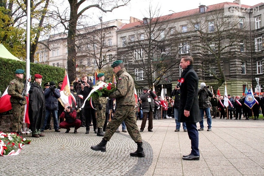 VII Szczeciński Marsz Niepodległości. Apel pamięci, odśpiewanie hymnu i przejście ulicami miasta