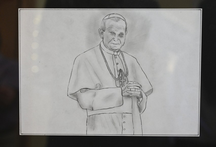 Ciekawa wystawa z okazji 30. rocznicy pobytu Jana Pawła II w Kielcach i Masłowie. Otwarcie z biskupem Marianem Florczykiem [WIDEO, ZDJĘCIA]