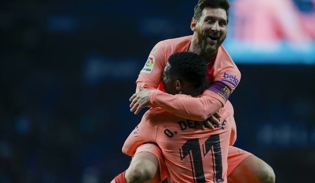 Na zdjęciu: Leo Messi i Ousmane Dembele. Dzięki golom Nelsona Semedo i Leo Messiego FC Barcelona pokonała na wyjeździe Gironę 2:0 i tym samym wygrała swój ósmy mecz z rzędu w ligowych rozgrywkach. [relacja, wynik meczu]