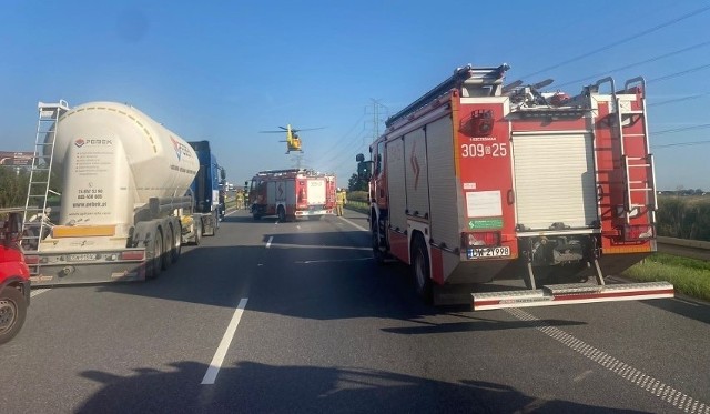 Poważny wypadek na autostradzie A4. trzy osoby zostały zabrane helikopterem do Wrocławia.