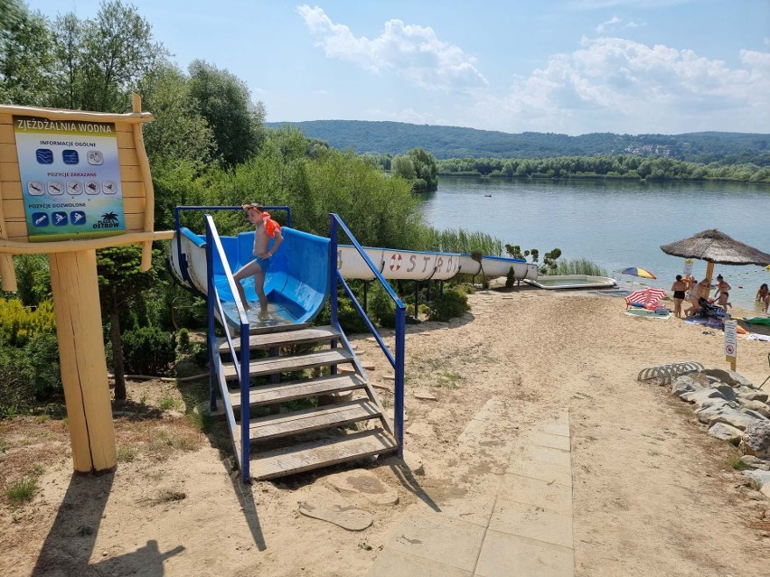 Żar leje się z nieba. Mieszkańcy Przemyśla relaksują się na Plaży Ostrów [ZDJĘCIA]