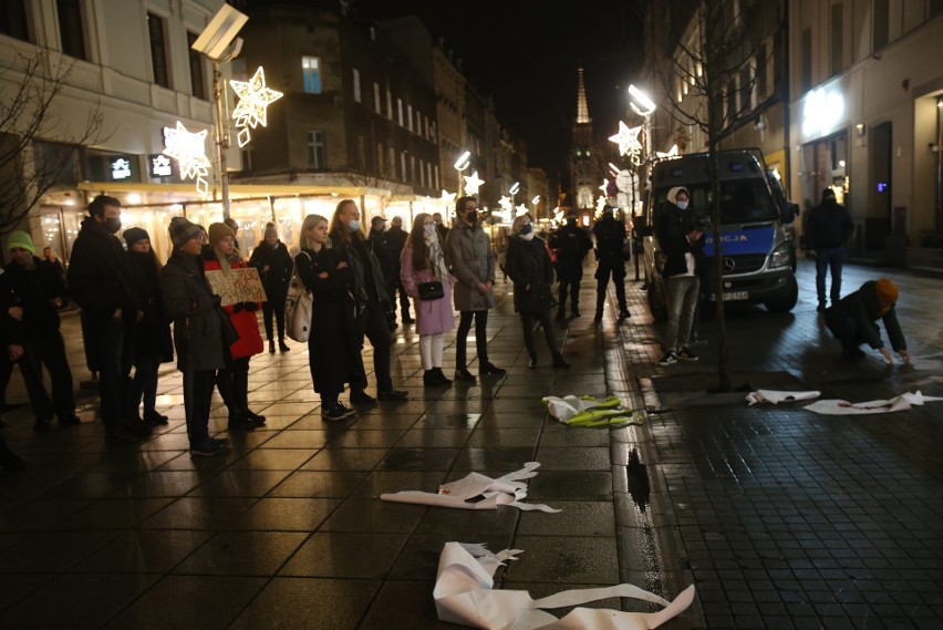 1 grudnia na ulicy Mariackiej w Katowicach odbył się protest...
