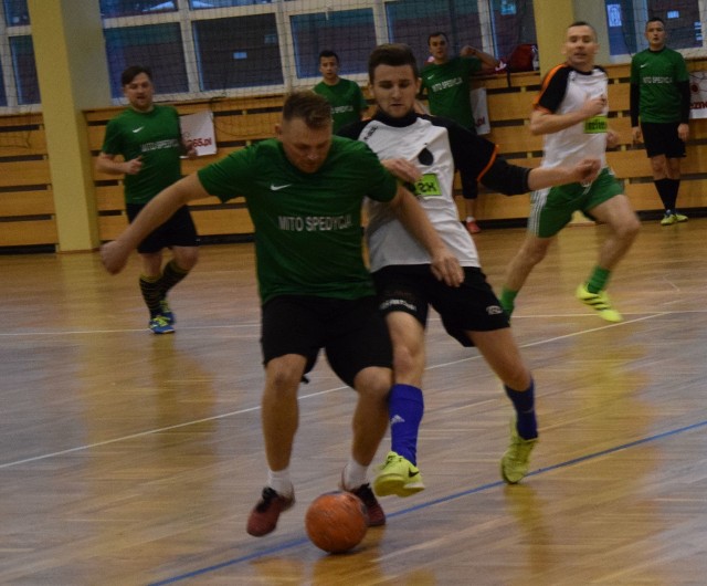 Obecnie piłkarze z drużyny Underart zajmują drugie miejsce. Piłkarze wzięli również udział w turnieju charytatywnym dla Łukasza Wróblewskiego.