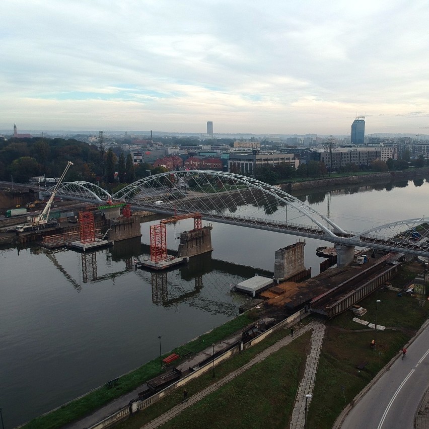 Kraków. Budują most nad Wisłą. Mieszkańcy mają dość palowania 