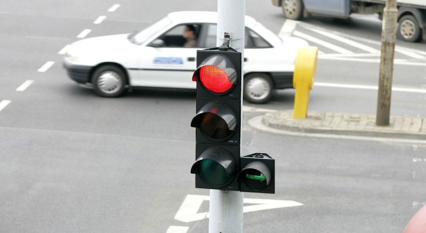 Policja chce, by na nowych skrzyżowaniach, gdzie są ścieżki...