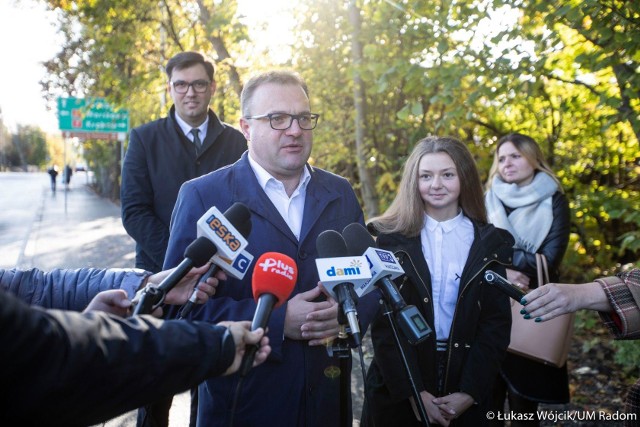 Podczas piątkowego spotkania prezydent Radosław Witkowski poinformował o zakończeniu prac przy ulicy Małcużyńskiego oraz o rozpoczęciu przetargu na remont ulicy Szydłowieckiej.