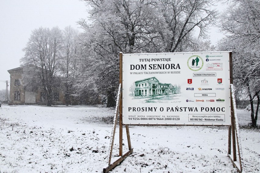 Pałac i park w podwieluńskiej Rudzie w zimowej scenerii. Ma tutaj powstać dom seniora ZDJĘCIA