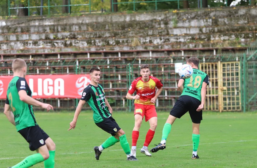 Grała piłkarska 3. liga [10-11.09.2022]. Wygrana Korony II, w derbach Łagów pokonał KSZO. Porażki Czarnych Połaniec i Wisły Sandomierz