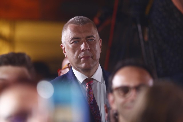 Roman Giertych w sztabie wyborczym Szymona Hołowni podczas ogłoszenia wyników pierwszej tury wyborów prezydenckich w 2020 roku.