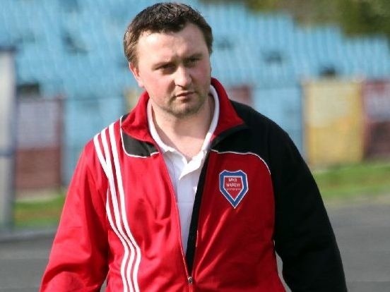 Trener ostrołęckiej Narwi Marcin Roman.