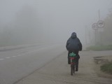 Duże mgły w naszych powiatach, policja ostrzega [ZDJĘCIA, PROGNOZA POGODY]