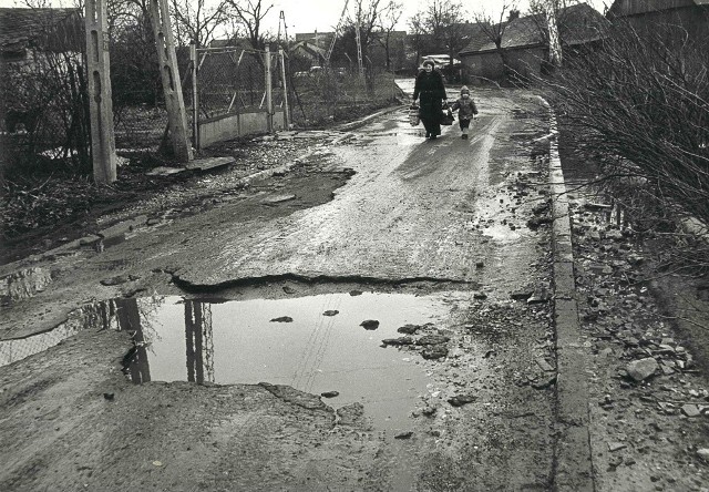 Ul. Janowska z lejami jak po bombieLublin, 1979r.