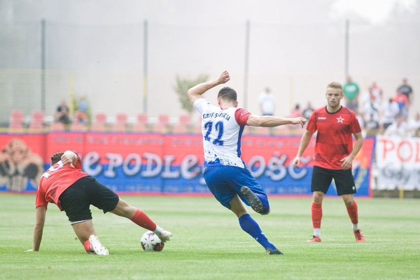 Gryf Słupsk - Gwiazda Karsin 5:3 (zdjęcia). Pozostałe wyniki IV ligi