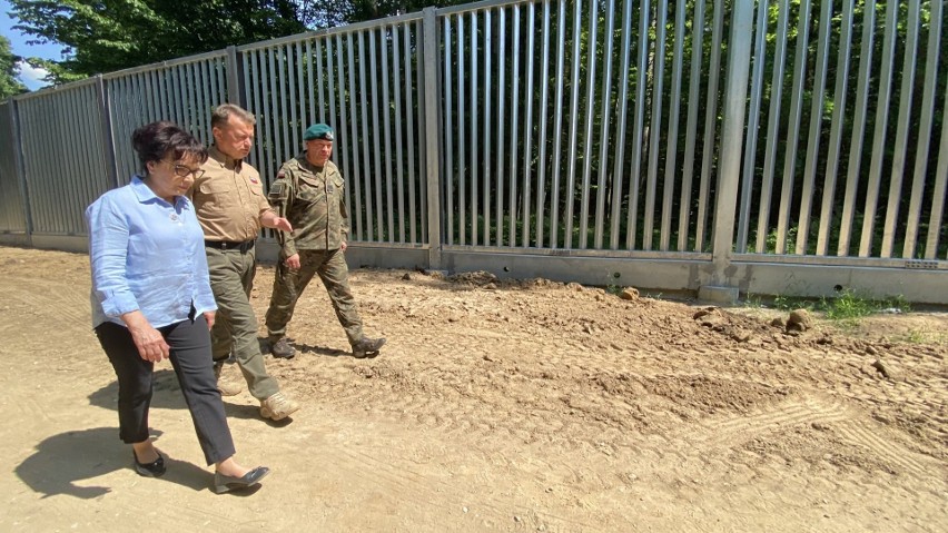 Wicepremier Mariusz Błaszczak i marszałek Sejmu Elżbieta Witek odwiedzili żołnierzy stacjonujących przy polsko-białoruskiej granicy