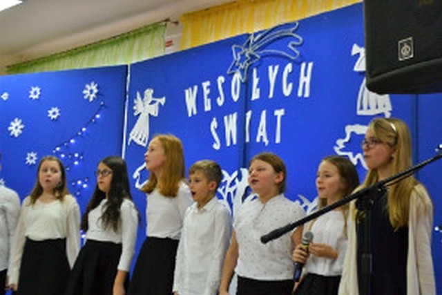 Dzieci z „jedynki” w Szydłowcu przygotowały dla uczestników wigilijnego spotkania piękny świąteczny program artystyczny.