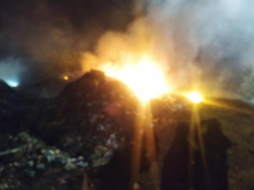 Sosnowiec: Pożar wysypiska przy ulicy Radocha