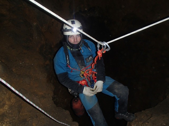 Miłosz zaliczył najgłębszą jaskinię na świecie. Zszedł pod ziemię na prawie dwa kilometry w głąb