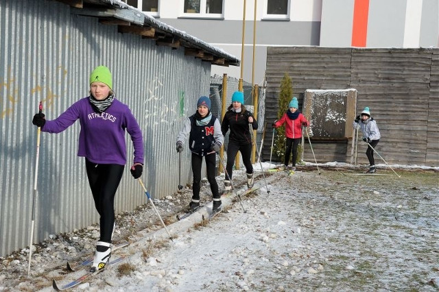 Pietrasze. Wypożyczalnia sprzętu narciarskiego przy ZS nr 6 (zdjęcia)
