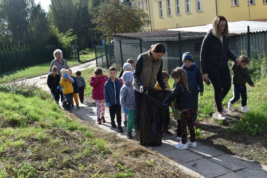 Akcja "Sprzątanie Polski 2021. Myślę, więc nie śmiecę" w Działoszycach ZDJĘCIA