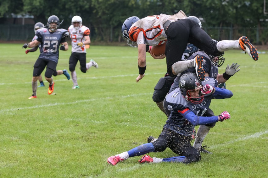 Futbol amerykański: W derbach Małopolski górą Silvers Olkusz [ZDJĘCIA]