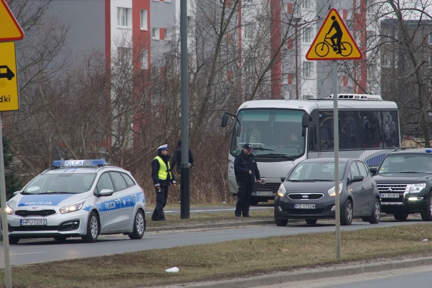 Akcja antyterrorystów w Poznaniu zakończona. Wozy policyjne...