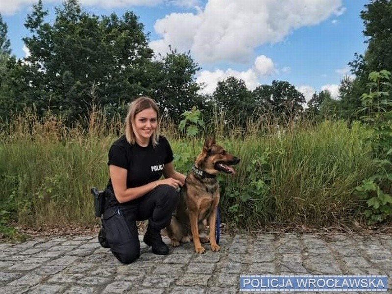 Policjantka wraz z psem uratowali mężczyznę