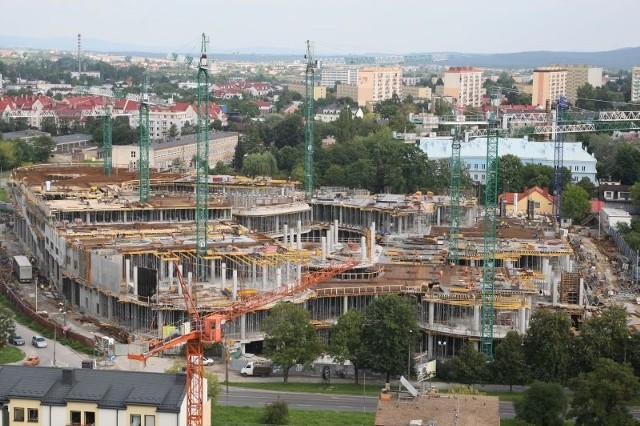 We wtorek na budowie, zdaniem Wiesława Krzyka, kierownika Powiatowego Inspektoratu Nadzoru Budowlanego dla miasta Kielc prowadzono jedynie prace zabezpieczające. Na wznowienie robót trzeba będzie prawdopodobnie jeszcze sporo poczekać. Fot. Dawid Łukasik