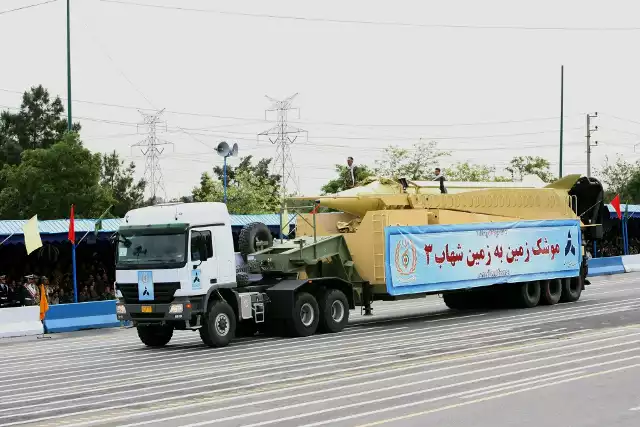 Rakietowy system balistyczny Shahab-3 podczas defilady w Teheranie