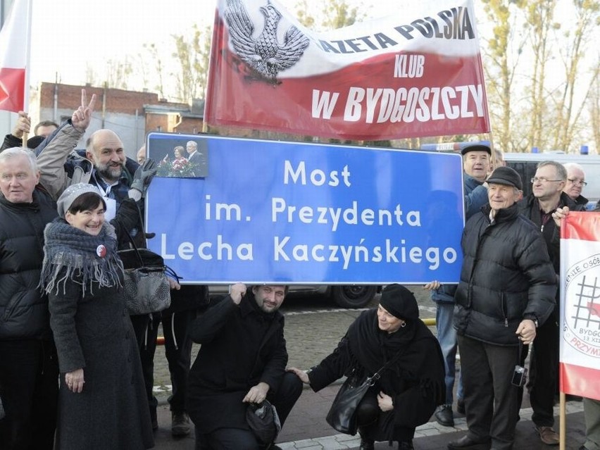 "Most im. Prezydenta Lecha Kaczyńskiego" - tablica odebrana z komisariatu [wideo, zdjęcia]