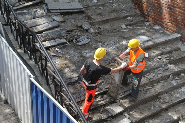 Remont przejścia w pobliżu placu Dominikańskiego