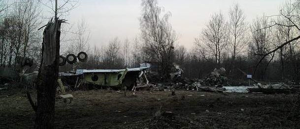 Szczątki polskiego tupolewa na miejscu katastrofy w Smoleńsku
