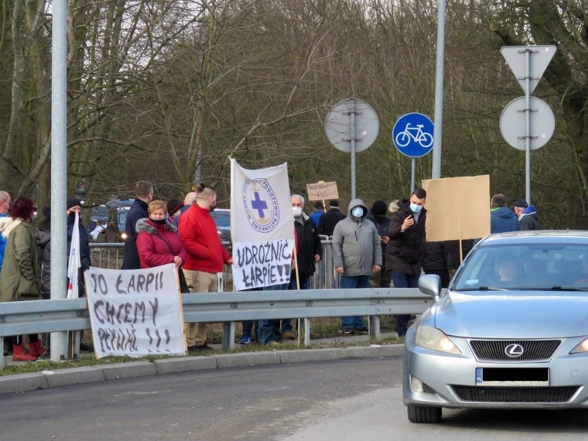 Protest w Policach. Wyszli na ulicę, bo nie jest im obojętny los Łarpii  