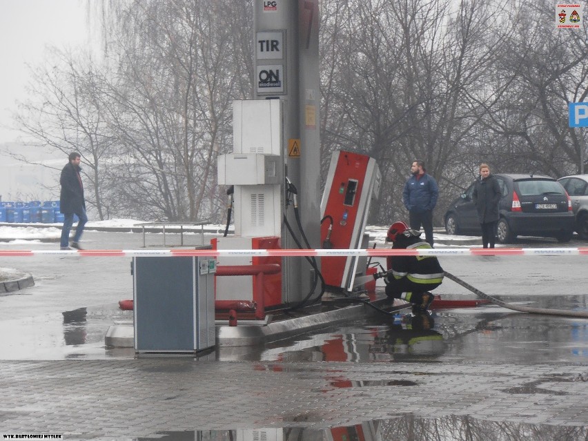 Groźny wyciek gazu na stacji paliw w Sosnowcu. Zdjęcia...