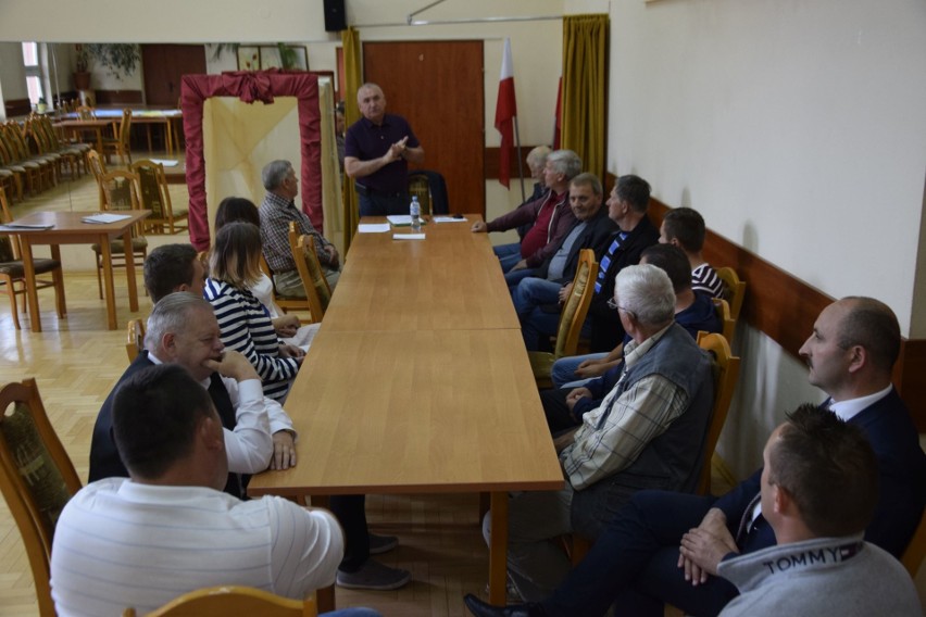 Po wybuchu afery w Zenicie Chmielnik. Sześciu członków zarządu klubu zrezygnowało, nowym prezesem radna powiatu kieleckiego