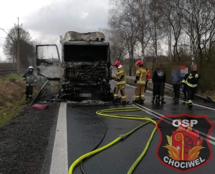 Na DK20 pod Chociwlem zapalił się TIR. Gasiło go 11 strażaków