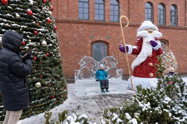 To nie będzie nudny, grudniowy weekend w Poznaniu! Mieszkańcy stolicy Wielkopolski mają do wyboru liczne atrakcje &ndash; te związane ze świętami, a także wydarzenia kulturalne: koncerty, spektakle, czy też pokazy jeździectwa.Zobacz jakie atrakcje wyselekcjonowaliśmy ---&gt;